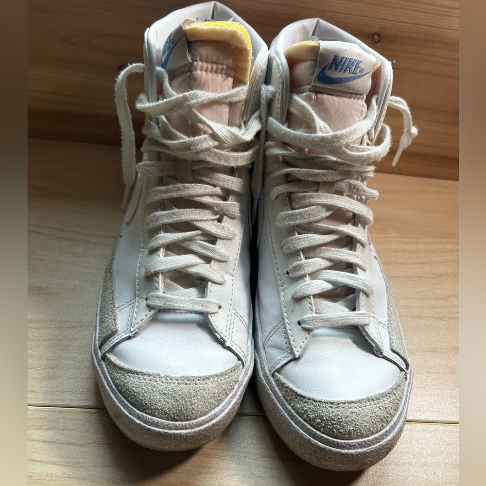 Wmns Blazer Mid '77 SE 'Sisterhood - White Metallic Silver